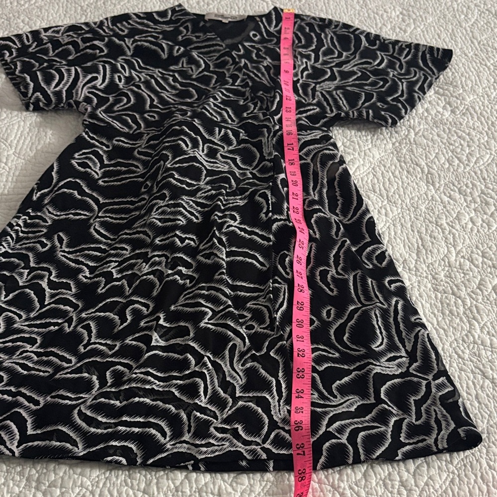 DVF Diane Von Furstenberg V Neck Flare Mini Dress Black White Size 6 *No Slip* - Picture 13 of 13